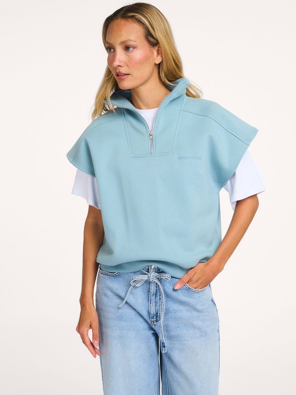 Ontdek de Paula organic cotton mix top van Modstrom in de kleur Blauw bij Orangebag. Op werkdagen voor 21:45 besteld, morgen in huis.