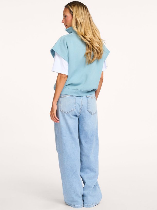 Ontdek de Paula organic cotton mix top van Modstrom in de kleur Blauw bij Orangebag. Op werkdagen voor 21:45 besteld, morgen in huis.