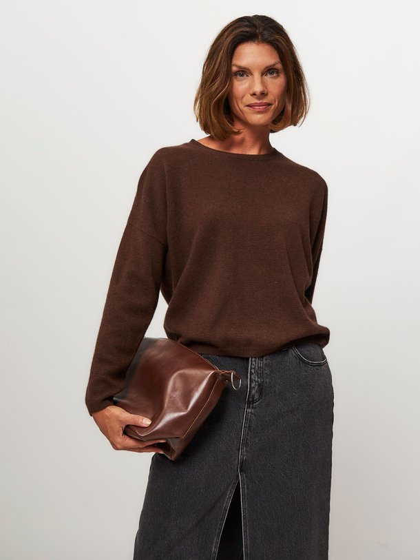 Ontdek de Kaira cashmere trui van Absolut Cashmere in de kleur bruin bij Orangebag. Op werkdagen voor 21:45 besteld, morgen in huis.