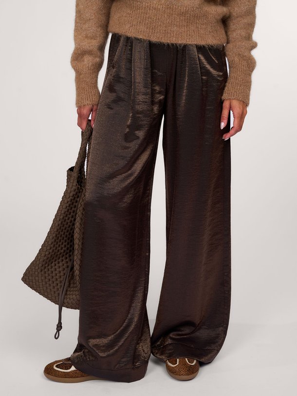 Ontdek de Benji viscosemix metallic palazzo van By-Bar in de kleur donkerbruin bij Orangebag. Op werkdagen voor 21:45 besteld, morgen in huis.