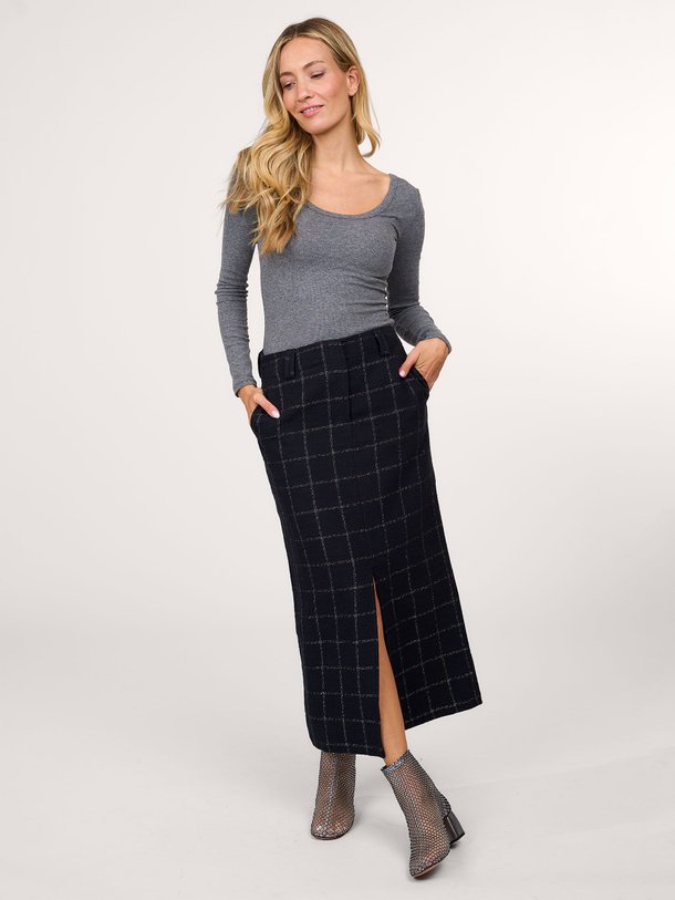 Ontdek de Majestic katoenmix geruite midi rok met lurex van Chptr-s in de kleur zwart bij Orangebag. Op werkdagen voor 21:45 besteld, morgen in huis.