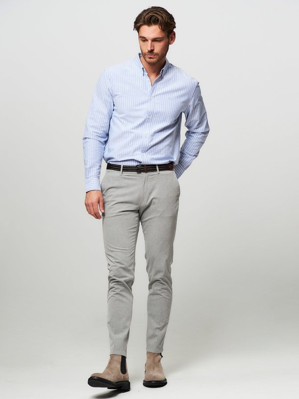 Ontdek de Mad katoenmix gemêleerde pantalon van Drykorn in de kleur grijs bij Orangebag. Op werkdagen voor 21:45 besteld, morgen in huis.