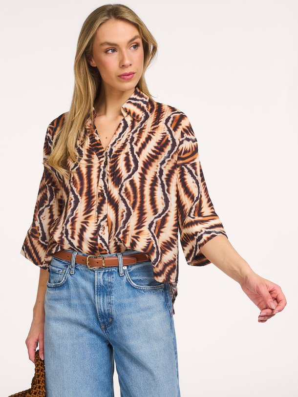 Ontdek de Viscosemix blouse met print van Summum in de kleur Bruin bij Orangebag. Op werkdagen voor 21:45 besteld, morgen in huis.