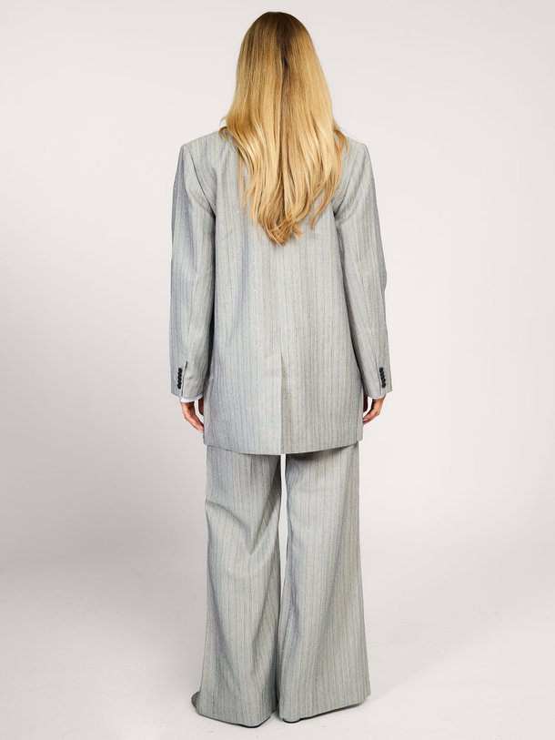 Ontdek de Eileen viscosemix pantalon met strass van Munthe in de kleur grijs bij Orangebag. Op werkdagen voor 21:45 besteld, morgen in huis.