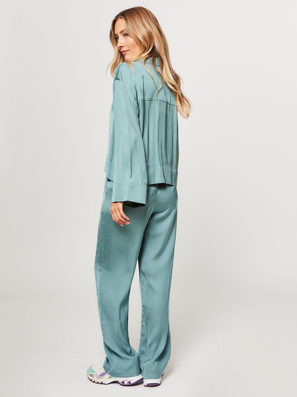 Ontdek de Rybie viscose glanzende palazzo van Ruby Tuesday in de kleur blauwgroen bij Orangebag. Op werkdagen voor 21:45 besteld, morgen in huis.