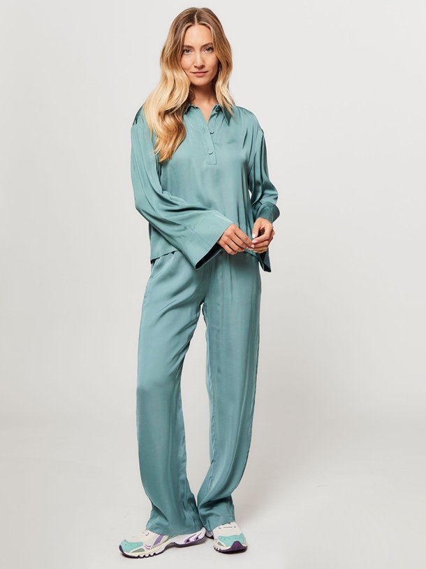 Ontdek de Rybie viscose glanzende palazzo van Ruby Tuesday in de kleur blauwgroen bij Orangebag. Op werkdagen voor 21:45 besteld, morgen in huis.