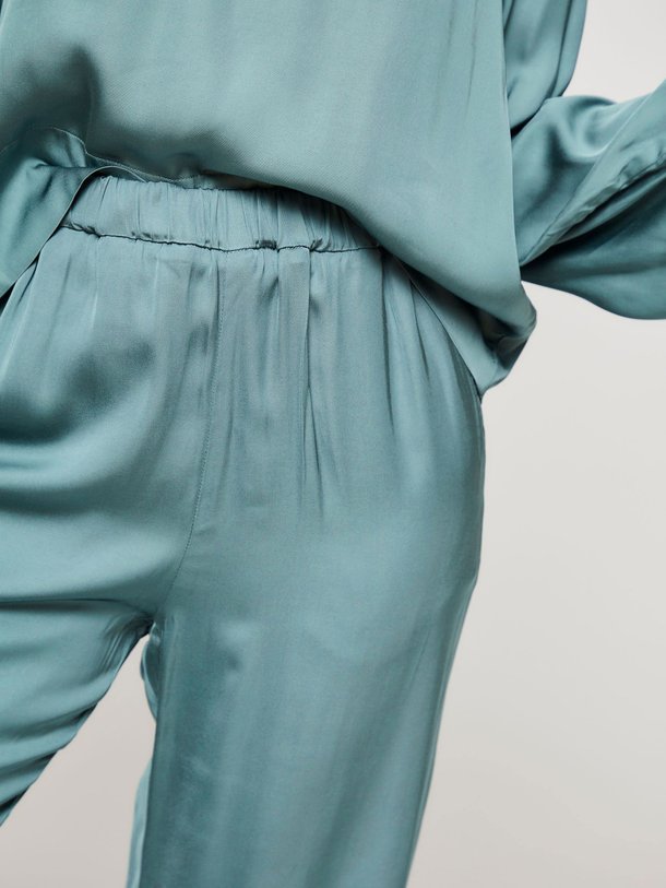 Ontdek de Rybie viscose glanzende palazzo van Ruby Tuesday in de kleur blauwgroen bij Orangebag. Op werkdagen voor 21:45 besteld, morgen in huis.