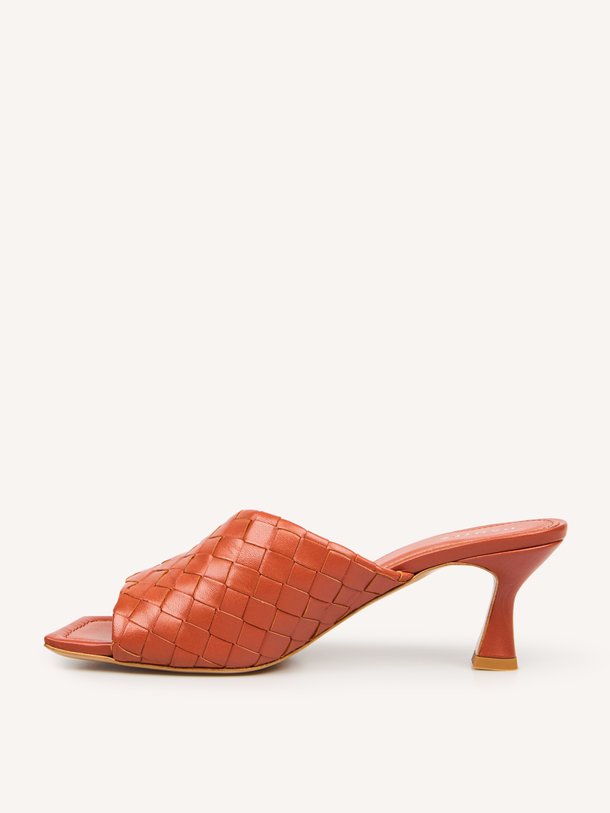 Ontdek de Moyra muiltjes van Dante 6 in de kleur Cognac bij Orangebag. Op werkdagen voor 21:45 besteld, morgen in huis.