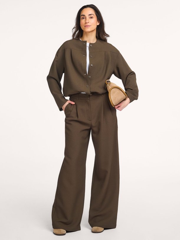 Ontdek de Skye geweven broek met structuur van Studio Anneloes in de kleur Army bij Orangebag. Op werkdagen voor 21:45 besteld, morgen in huis.