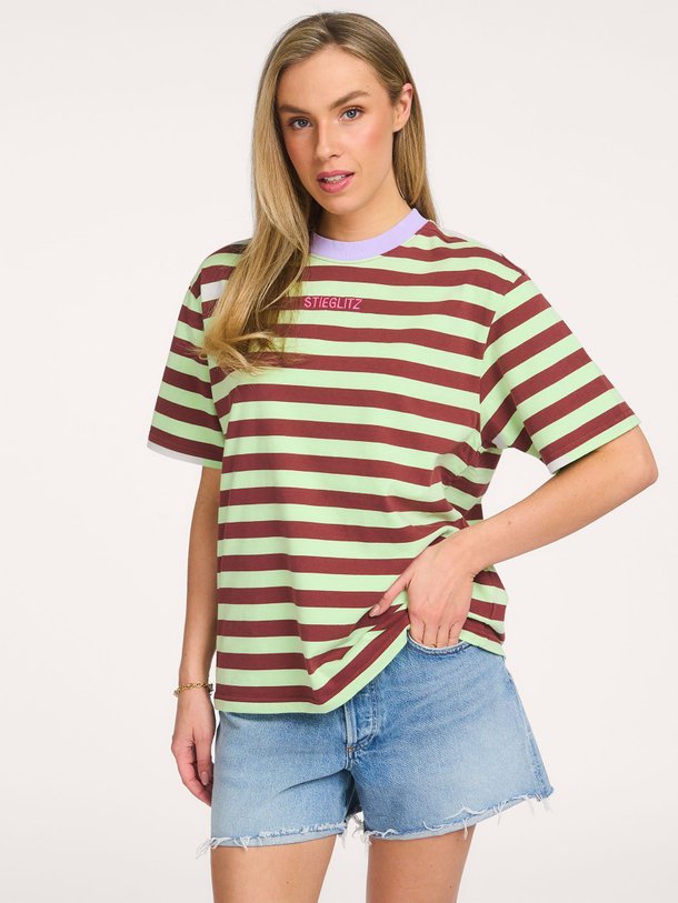 Stieglitz Joana, katoenen gestreept T-shirt - Groen Ontdek de Joana, katoenen gestreept T-shirt van Stieglitz bij Orangebag. Op werkdagen voor 21:45 besteld, morgen in huis.