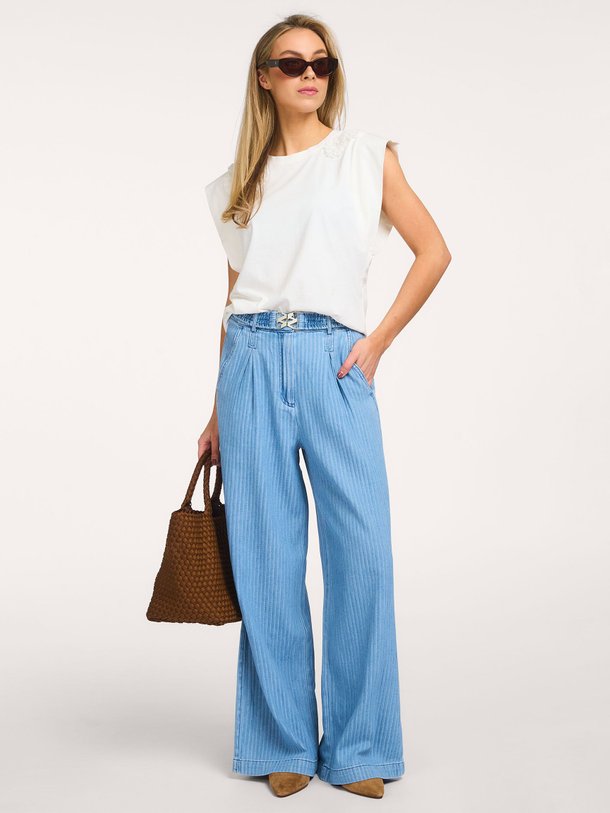 Ontdek de Lotty high waist loose fit non-stretch jeans van Aaiko in de kleur Blauw bij Orangebag. Op werkdagen voor 21:45 besteld, morgen in huis.