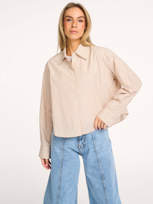 Ontdek de Johan katoenen gestreepte blouse van Bellerose in de kleur Beige bij Orangebag. Op werkdagen voor 21:45 besteld, morgen in huis.
