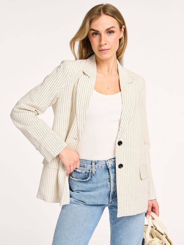 Ontdek de Ryan rayon/linnenmix blazer met krijtstreep van Lollys Laundry in de kleur crème bij Orangebag. Op werkdagen voor 21:45 besteld, morgen in huis.