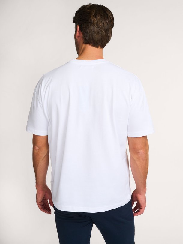 Ontdek de Sahudson katoenen T-shirt van Samsoe Samsoe in de kleur wit bij Orangebag. Op werkdagen voor 21:45 besteld, morgen in huis.
