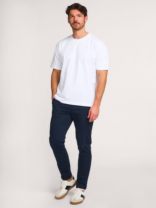 Ontdek de Sahudson katoenen T-shirt van Samsoe Samsoe in de kleur wit bij Orangebag. Op werkdagen voor 21:45 besteld, morgen in huis.