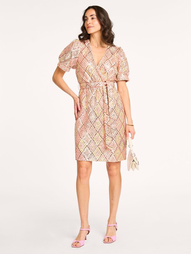 Ontdek de Dieke geweven pailletten jurk van Freebird in de kleur champagne bij Orangebag. Op werkdagen voor 21:45 besteld, morgen in huis.