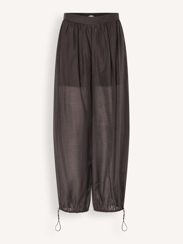 Ontdek de Hidie lyocellmix (balloon) broek van Second Female in de kleur Donkerbruin bij Orangebag. Op werkdagen voor 21:45 besteld, morgen in huis.