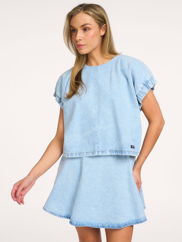 Ontdek de Pepper denim top van Johny in de kleur Blauw bij Orangebag. Op werkdagen voor 21:45 besteld, morgen in huis.