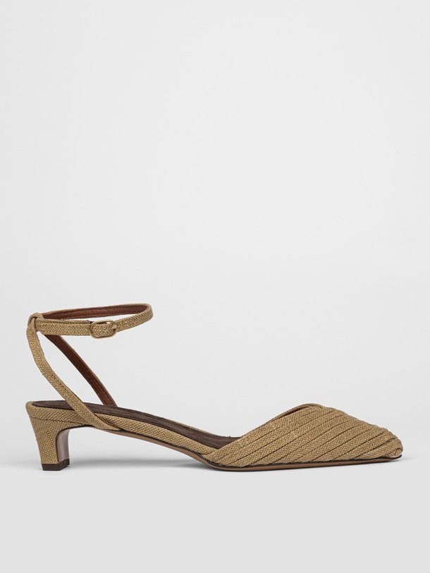 Ontdek de Givia raffia sandalen van Anonymous Copenhagen in de kleur zand bij Orangebag. Op werkdagen voor 21:45 besteld, morgen in huis.