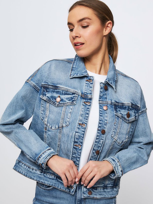 Ontdek de Dango denim oversized jack van My Essential Wardrobe in de kleur blauw bij Orangebag. Op werkdagen voor 21:45 besteld, morgen in huis.