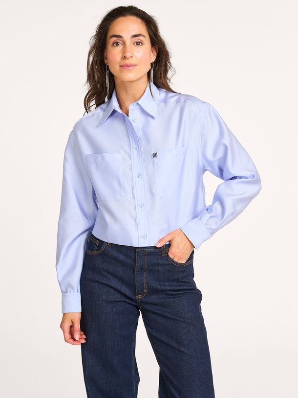 Ontdek de Hari geweven blouse van Dante 6 in de kleur Lichtblauw bij Orangebag. Op werkdagen voor 21:45 besteld, morgen in huis.