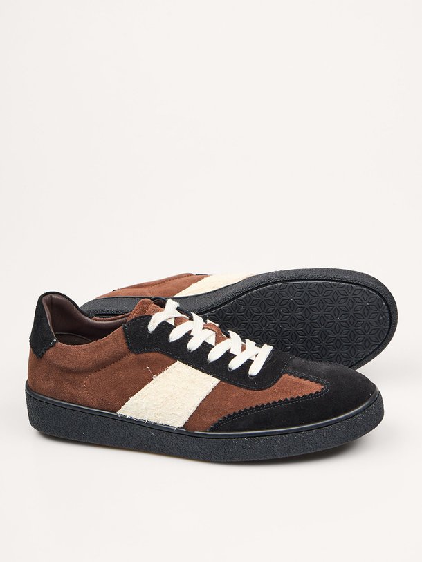 Ontdek de Sanoa suède sneakers van Samsoe Samsoe in de kleur Donkerbruin bij Orangebag. Op werkdagen voor 21:45 besteld, morgen in huis.