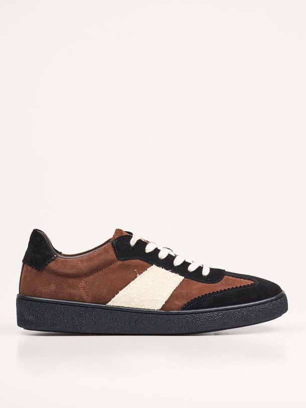 Ontdek de Sanoa suède sneakers van Samsoe Samsoe in de kleur Donkerbruin bij Orangebag. Op werkdagen voor 21:45 besteld, morgen in huis.