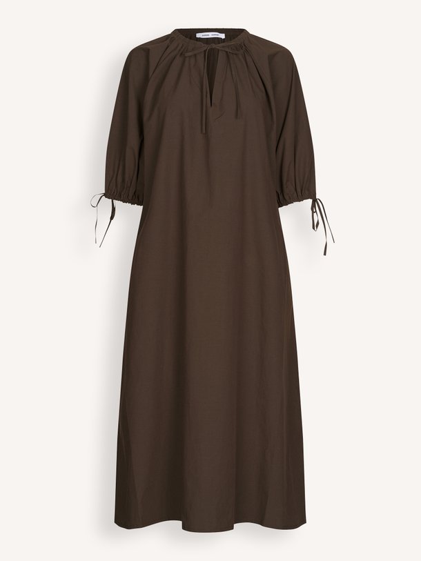 Ontdek de Samateran organic cotton/linnenmix maxi jurk van Samsoe Samsoe in de kleur Donkerbruin bij Orangebag. Op werkdagen voor 21:45 besteld, morgen in huis.