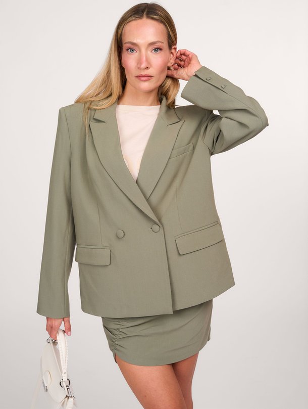 Ontdek de Refined viscosemix blazer van Iben in de kleur groen bij Orangebag. Op werkdagen voor 21:45 besteld, morgen in huis.
