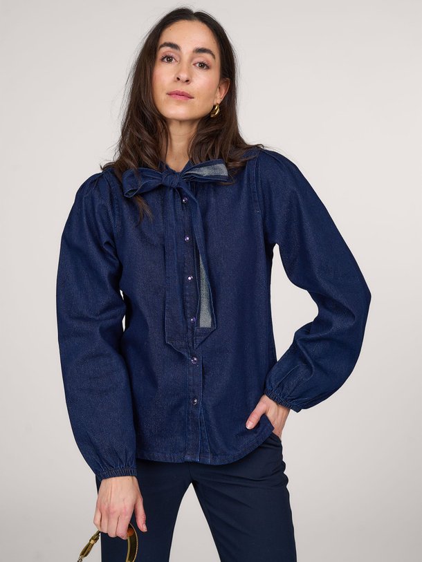 Ontdek de Stella denim blouse met glitters van Studio Anneloes in de kleur donkerblauw bij Orangebag. Op werkdagen voor 21:45 besteld, morgen in huis.