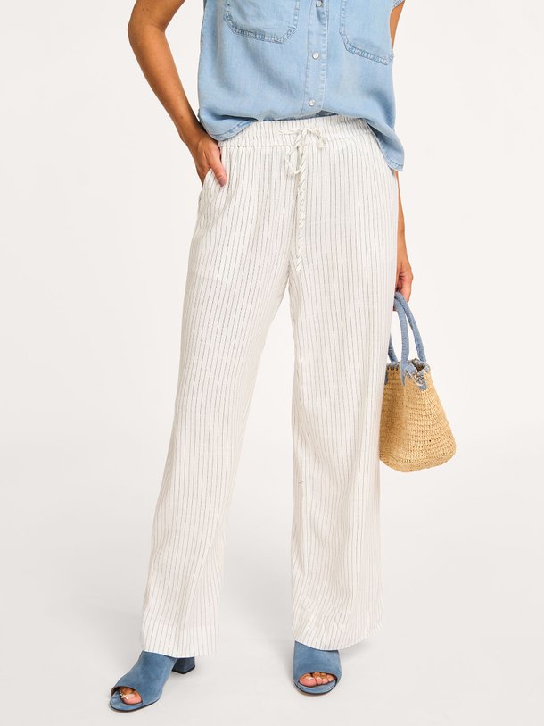 Ontdek de Jannie viscose/linnenmix gestreepte broek van My Essential Wardrobe in de kleur wit bij Orangebag. Op werkdagen voor 21:45 besteld, morgen in huis.