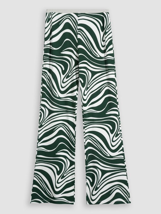 Ontdek de Mateo travel jersey flared fit broek van Trvl Drss in de kleur donkergroen bij Orangebag. Op werkdagen voor 21:45 besteld, morgen in huis.