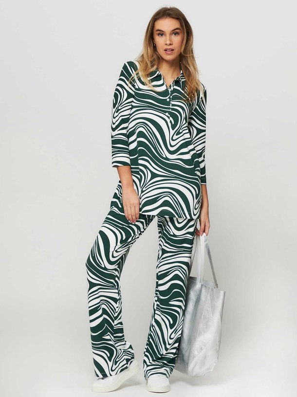 Ontdek de Mateo travel jersey flared fit broek van Trvl Drss in de kleur donkergroen bij Orangebag. Op werkdagen voor 21:45 besteld, morgen in huis.