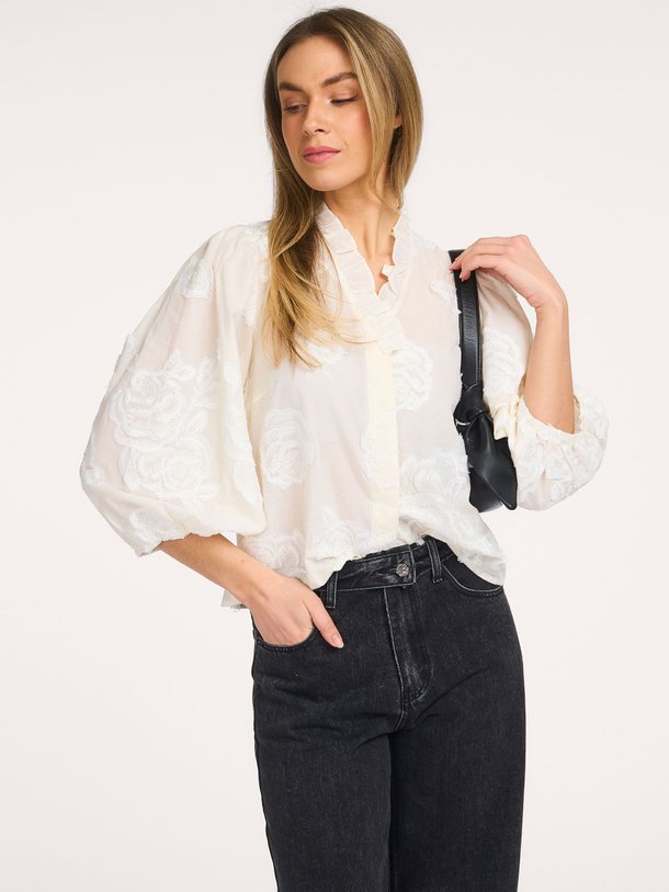 Ontdek de Ermine katoenmix blouse met borduursel van Karen By Simonsen in de kleur Off-white bij Orangebag. Op werkdagen voor 21:45 besteld, morgen in huis.