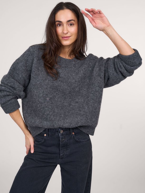 Ontdek de Vitow alpacamix gemêleerde trui van American Vintage in de kleur donkergrijs bij Orangebag. Op werkdagen voor 21:45 besteld, morgen in huis.