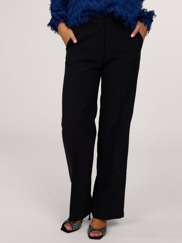 Ontdek de Pernille geweven pantalon van Freebird in de kleur zwart bij Orangebag. Op werkdagen voor 21:45 besteld, morgen in huis.