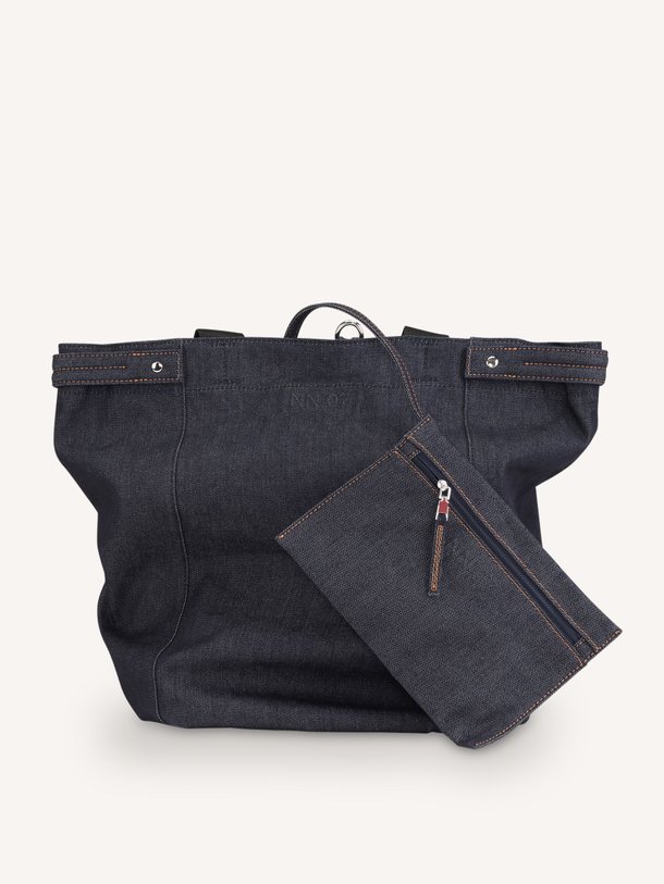 Ontdek de Grip Tote denim tote bag van NN.07 in de kleur Donkerblauw bij Orangebag. Op werkdagen voor 21:45 besteld, morgen in huis.