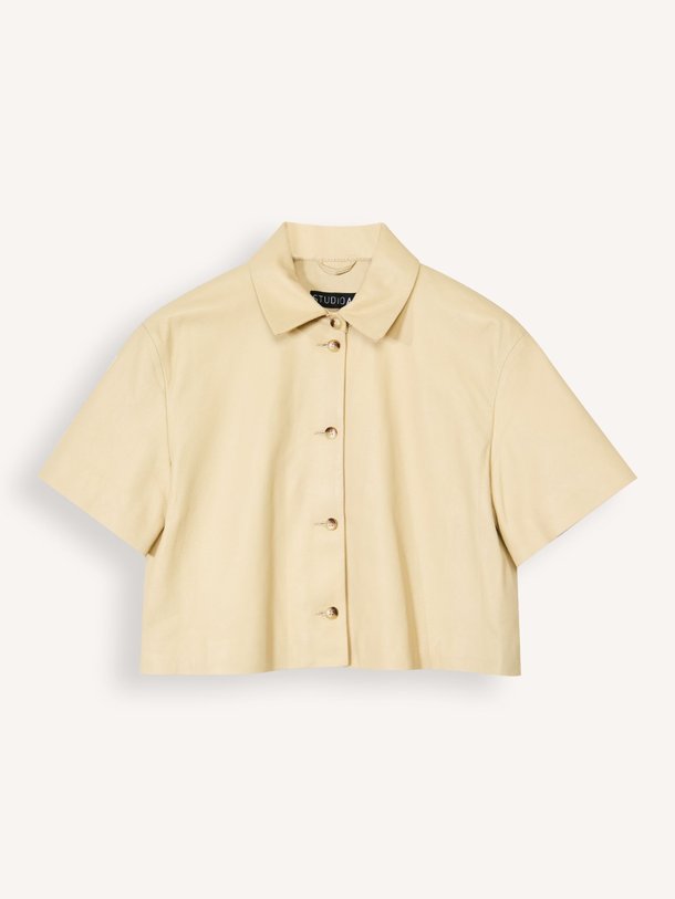 Ontdek de Eveline lederen blouse van Studio AR in de kleur Geel bij Orangebag. Op werkdagen voor 21:45 besteld, morgen in huis.