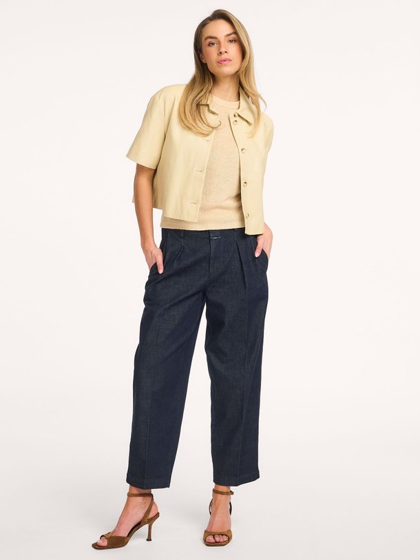 Ontdek de Eveline lederen blouse van Studio AR in de kleur Geel bij Orangebag. Op werkdagen voor 21:45 besteld, morgen in huis.