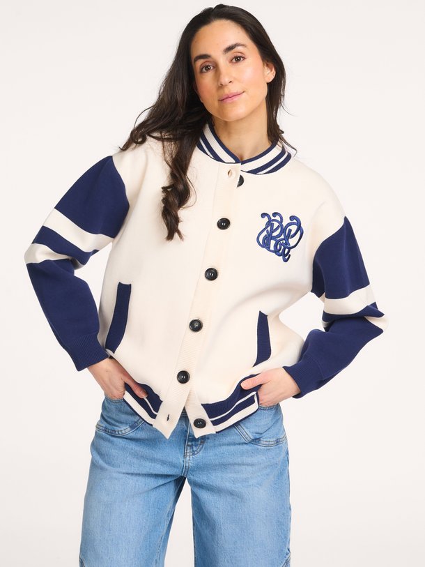 Ontdek de Chrissy cashmere mix vest met borduursel van Baum und Pferdgarten in de kleur Lichtroze bij Orangebag. Op werkdagen voor 21:45 besteld, morgen in huis.