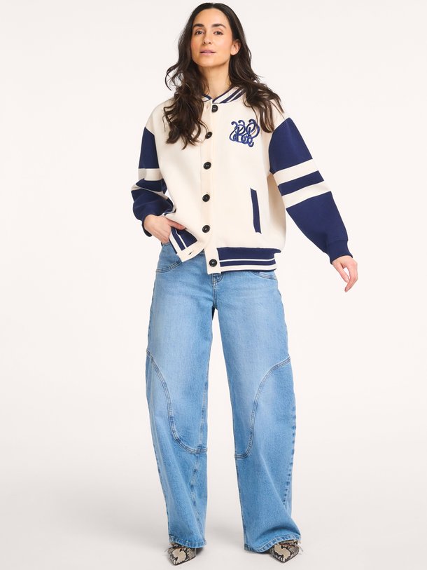 Ontdek de Chrissy cashmere mix vest met borduursel van Baum und Pferdgarten in de kleur Lichtroze bij Orangebag. Op werkdagen voor 21:45 besteld, morgen in huis.