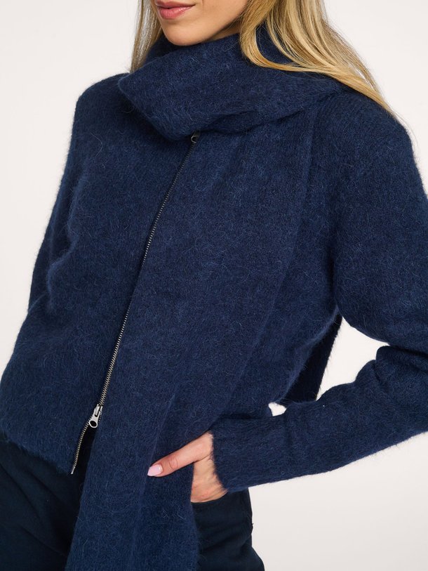 Ontdek de Sajeanne alpacamix sjaal van Samsoe Samsoe in de kleur Donkerblauw bij Orangebag. Op werkdagen voor 21:45 besteld, morgen in huis.