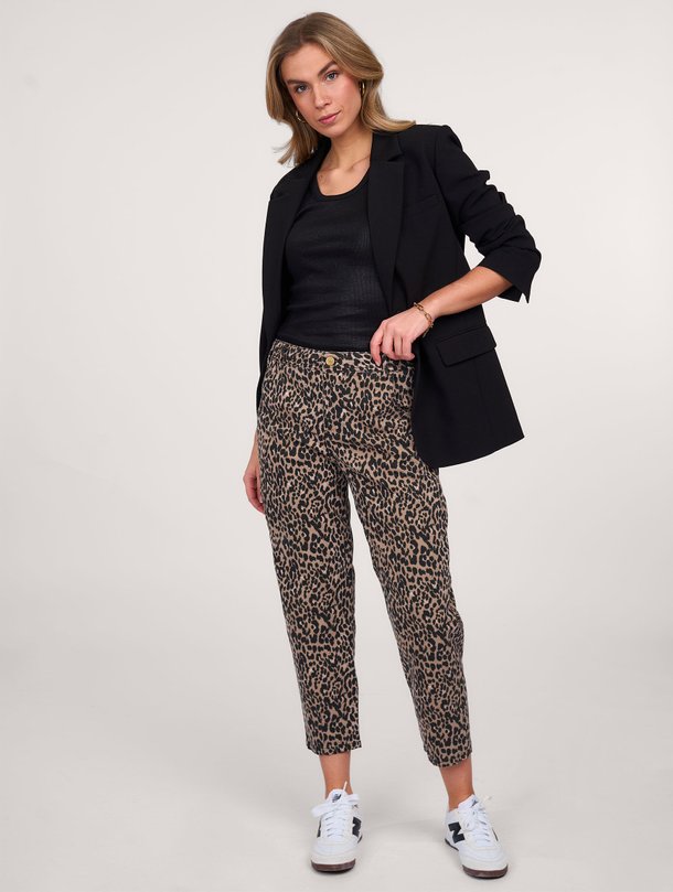Ontdek de High waist straight fit leopard jeans van Summum in de kleur kaki bij Orangebag. Op werkdagen voor 21:45 besteld, morgen in huis.