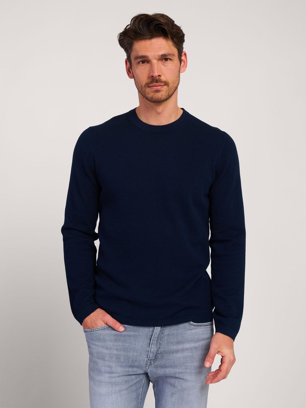 Ontdek de Irmino katoenen trui van Drykorn in de kleur donkerblauw bij Orangebag. Op werkdagen voor 21:45 besteld, morgen in huis.