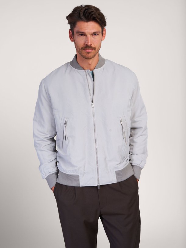 Ontdek de Geweven bomberjack van Closed in de kleur grijs bij Orangebag. Op werkdagen voor 21:45 besteld, morgen in huis.