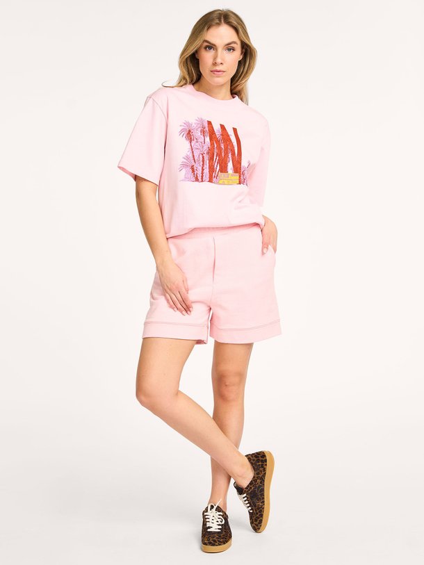 Ontdek de Fien organic cottonmix short van Nathalie Vleeschouwer in de kleur babyroze bij Orangebag. Op werkdagen voor 21:45 besteld, morgen in huis.