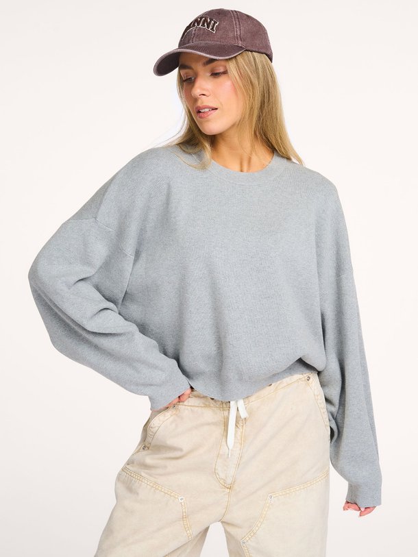 Ontdek de Angum katoenen trui van Bellerose in de kleur Grijs bij Orangebag. Op werkdagen voor 21:45 besteld, morgen in huis.