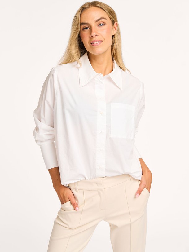 Ontdek de Crispy katoenen poplin blouse van Summum in de kleur wit bij Orangebag. Op werkdagen voor 21:45 besteld, morgen in huis.