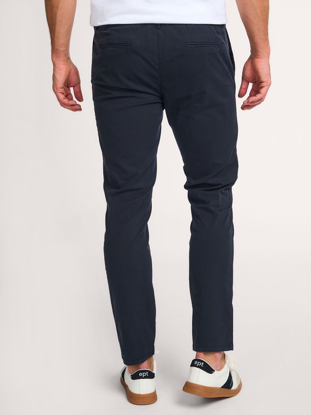 Ontdek de Sportcord lyocell/katoenmix chino van Profuomo in de kleur donkerblauw bij Orangebag. Op werkdagen voor 21:45 besteld, morgen in huis.