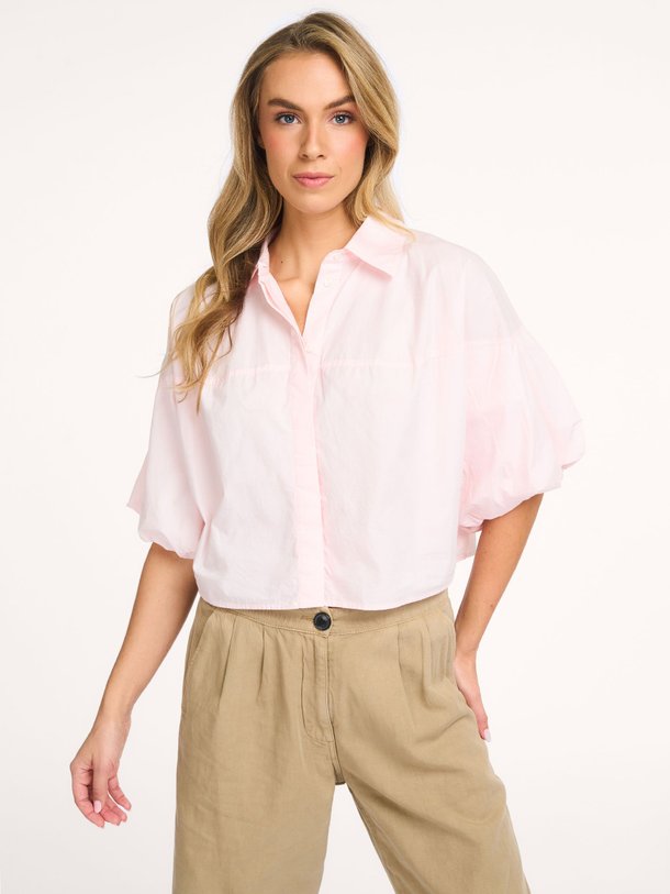 Ontdek de Cassy katoenen blouse van Bellerose in de kleur Lichtroze bij Orangebag. Op werkdagen voor 21:45 besteld, morgen in huis.